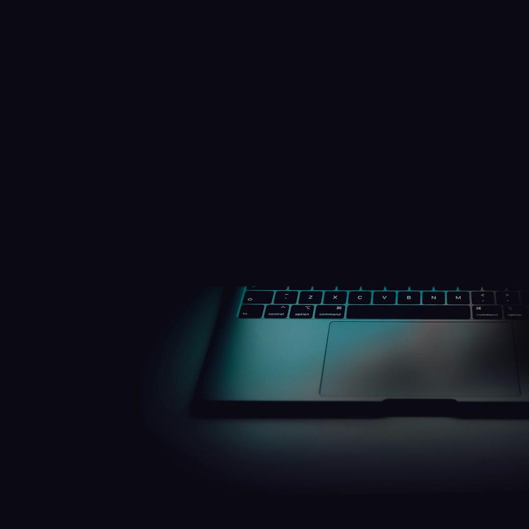 أخبار الأمن هذا الأسبوع: اختراق LastPass، عمليات سيبرانية عالمية، والوجه المزدوج للذكاء الاصطناعي