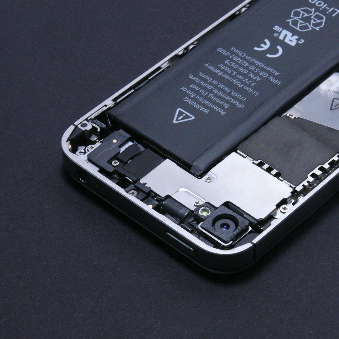 User-Replaceable Batteries Make a Resounding Comeback Driven by EU Legislation